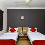 Oyo 9372 Rich Inn